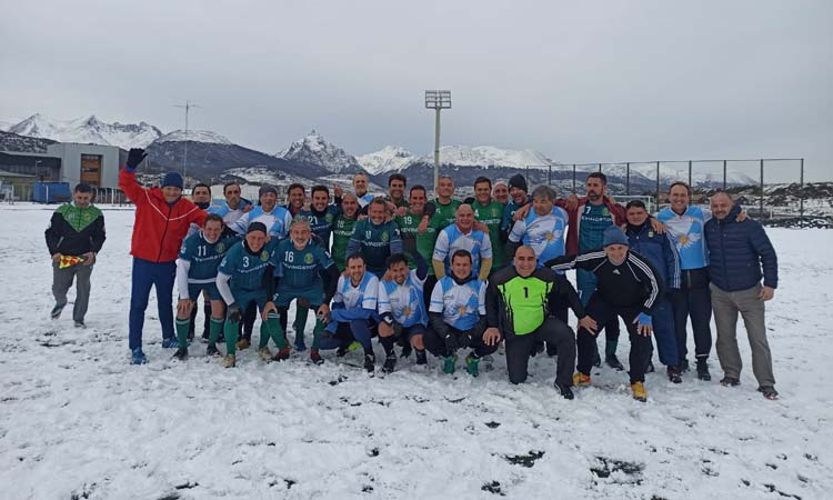 En Ushuaia, la nieve no es obstáculo