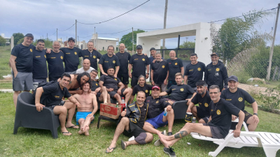 Amigos de Camet de Mar del Plata, en un alto en Federación (Entre Ríos) rumbo a Posadas. 