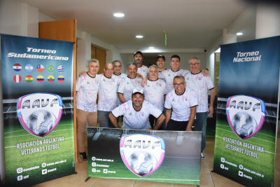 Los integrantes de la AAVF en el inicio de acreditaci&oacute;n del Nacional. 