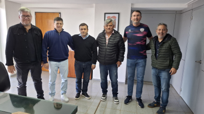 Alejandro Almada (Aciadep), Walter Zuetta (AAVF), Oscar Herrera Ahuad (diputado provincial), Orlando Vargas (subsecretario de Deporte Social), Darío Weglin (presidente AAVF) y Javier Corti (asesor Cámara de Diputados) en la audiencia de este lunes. 