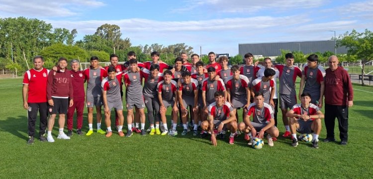 La Reserva de Estudiantes de La Plata, entrenando en el predio donde se disputar&aacute; el Nacional. 