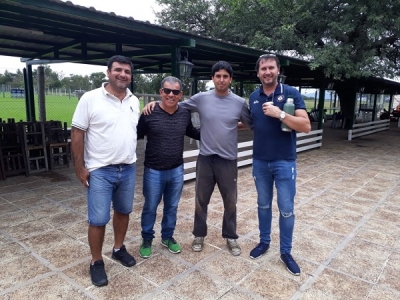 En la foto dirigentes de la Asociación Argentina de Futbolistas Veteranos (Alejandro Comas, Darío Weglin y José Villanueva) con el encargado del predio Confraternidad de Salta, Carlos Tabera, donde se disputará el evento.