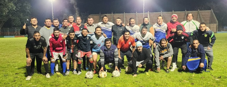 Entrenamientos t&aacute;cticos y futbol&iacute;sticos de Municipal de Margarita Bel&eacute;n, mirando Posadas