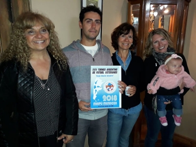 La familia de Sergio Scivoletto ayer en la conferencia de prensa. Su hermana Roxana, su hijo Martín, su esposa Nilda, su hija Romina y su nieta Guadalupe. 