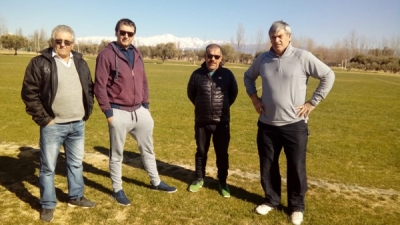 Los dirigentes Carlos Acosta, Darío Weglin y Alejandro Comas junto al mendocino Carlos Marini, uno de los colaboradores del torneo.