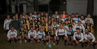 El plantel de Amigos del Litoral: Nicolás Leguizamón, Miguel Rafañiello, Nicolás Minotti, Cristian Buffa, Alejandro Armando, Raúl Ardiles, Daniel Tempo, Diego Galgani, Fabio Fernández, Fabián Lencina, Héctor Crespo, Juan Monzón, Matías Reynares, Daniel Velocci, Adrián Martínez, Gabriel Pedriel, Rodrigo Farías, Luciano Rousselot, Gustavo Arango, Fernando Rousselot, Walter Sueldo, Luis Saldaña, Daniel Lostumbo, Alejandro Gagliardi, Jorge Tarragona, Jorge Tarragona, Mario Barbieri, Raúl Aguado, Alejandro Stohr, César Cañete, Boris Pasculli, Mario Monzón, José Gómez, Carlos Briuschi, Héctor Mores, Sergio Batistela, Adrián Coronel, Cristian Gamboa, Walter Catania y Ezio Cervilla. Además viajan: Walter Álvarez, Marcelo Borgogno, Roberto Marinelli, Sergio Pérez, Mario Portillo, Marcelino Sueldo, Cristian Calello, Oliden Chelini, Germán Kleisinger, Marcelo Quinteros, Norberto Silvetti, Cristian Torres, Alejandro Venetucci, Mariano de la Riba, Martín Pelayo, David Romero, Ariel Santi y Norberto Sueldo. Foto: Manuel Fabatia.