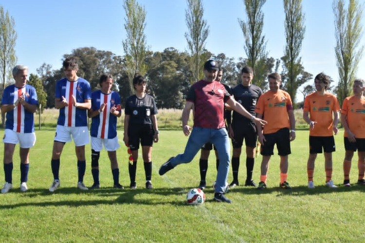 Darío Weglin dio el puntapié inicial del Nacional. 