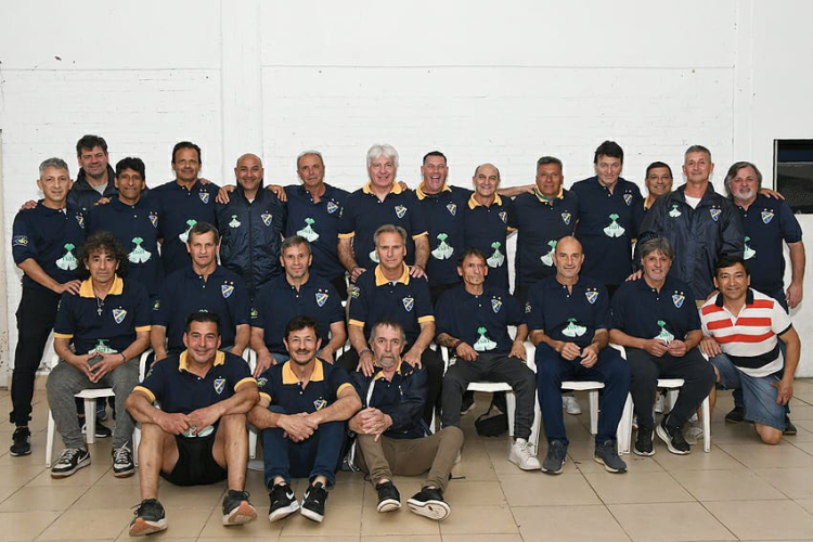Aquí están, estos son. Plantel +55 de Sportivo Guadalupe de Santa Fe.